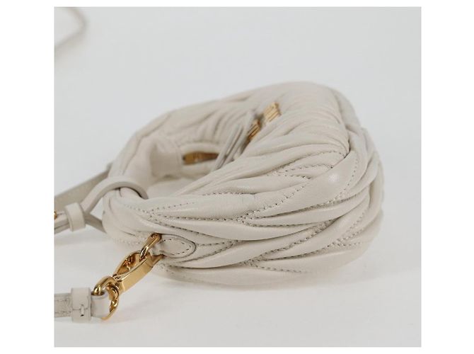 Borsa a spalla mini Matelassé Miu Miu in pelle bianca e oro Auth 115234SM Bianco D'oro - vista 3