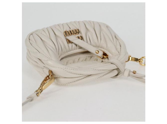 Borsa a spalla mini Matelassé Miu Miu in pelle bianca e oro Auth 115234SM Bianco D'oro - vista 6