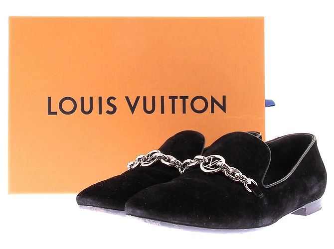Mocassini Louis Vuitton in camoscio nero con catena - vista 8