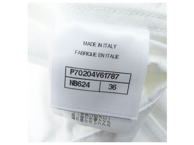 Chaqueta de mezclilla recortada con botones COCO de algodón Chanel con camelia en relieve Blanco - vista 12
