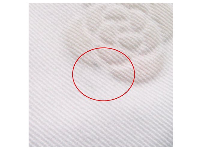 Chaqueta de mezclilla recortada con botones COCO de algodón Chanel con camelia en relieve Blanco - vista 15