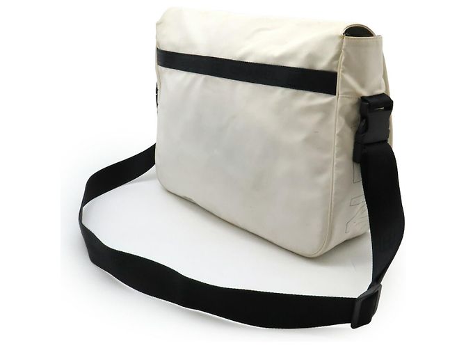 Schultertasche mit Gummibeschichtung aus der Sportlinie von Chanel Schwarz Weiß - Ansicht 2