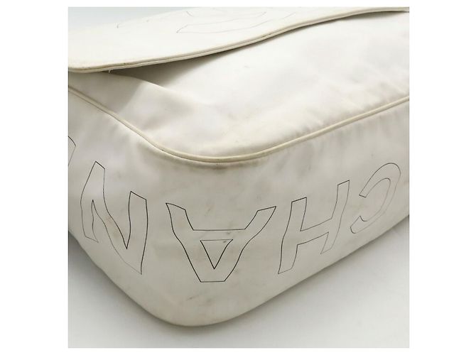 Schultertasche mit Gummibeschichtung aus der Sportlinie von Chanel Schwarz Weiß - Ansicht 3