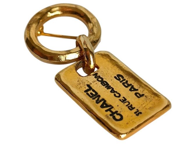 Spilla Piastra Logo Cambon di Chanel D'oro - vista 3