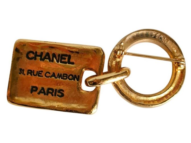 Spilla Piastra Logo Cambon di Chanel D'oro - vista 5