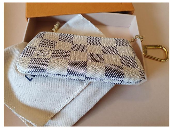 Louis Vuitton Azur Key Case White - view 11