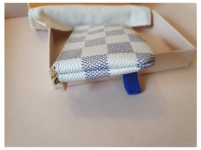 Louis Vuitton Azur Key Case White - view 7