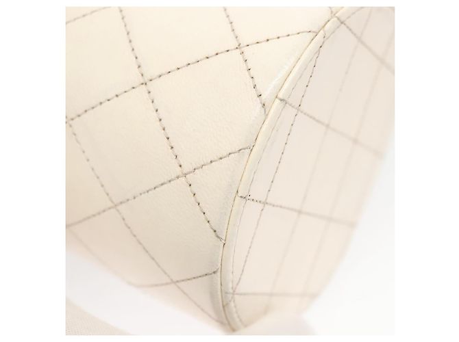 CHANEL Borsa a Spalla Matelassé in Pelle Bianca Oro CC Auth 126060 Bianco D'oro - vista 10