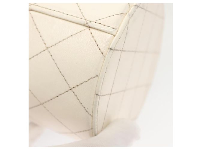 CHANEL Borsa a Spalla Matelassé in Pelle Bianca Oro CC Auth 126060 Bianco D'oro - vista 12
