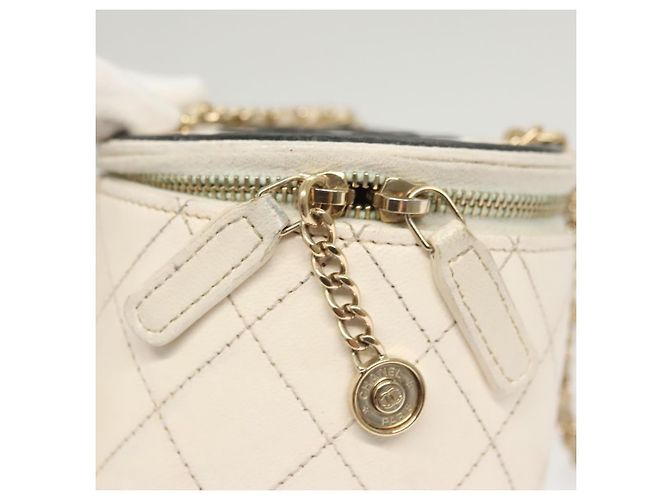 CHANEL Borsa a Spalla Matelassé in Pelle Bianca Oro CC Auth 126060 Bianco D'oro - vista 14