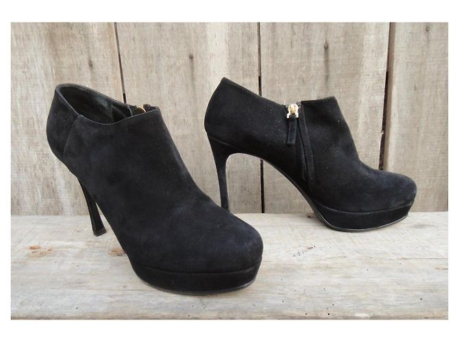 Stivaletti Yves Saint Laurent Palais Booties in camoscio nero - vista 2