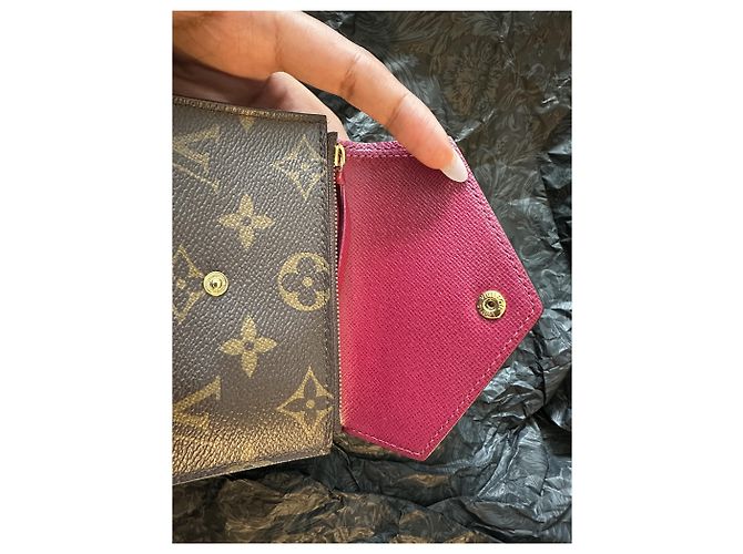 Louis Vuitton Victorine Geldbörse Monogram Canvas Rot Braun Bordeaux Hellbraun Dunkelbraun - Ansicht 4