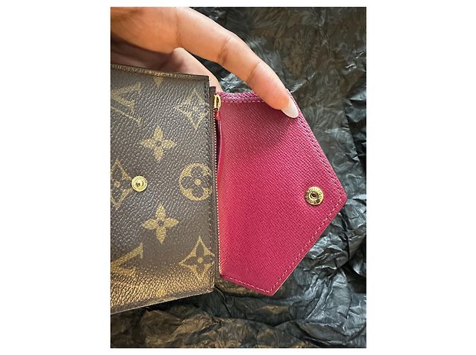 Louis Vuitton Victorine Geldbörse Monogram Canvas Rot Braun Bordeaux Hellbraun Dunkelbraun - Ansicht 5