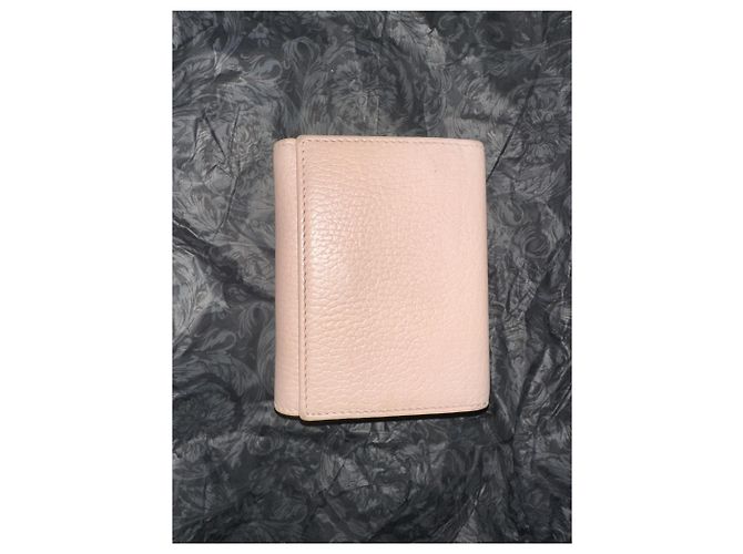 Gucci Billetera compacta trifold Marmont en rosa porcelana - vista 3