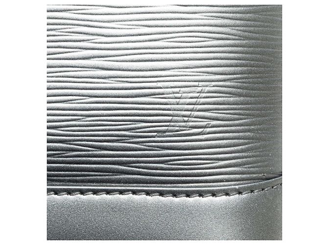Louis Vuitton Alma BB in Epi Argento - vista 8