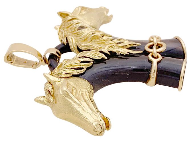 Pendente FRED a doppia testa di cavallo in oro giallo e corno. - vista 4