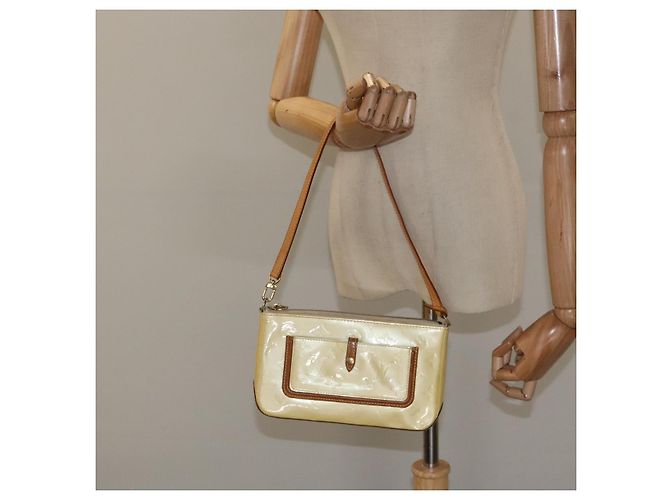 LOUIS VUITTON Vernis Mallory Square Accessory Pouch Perle M91333 LV Auth 125915 - view 22