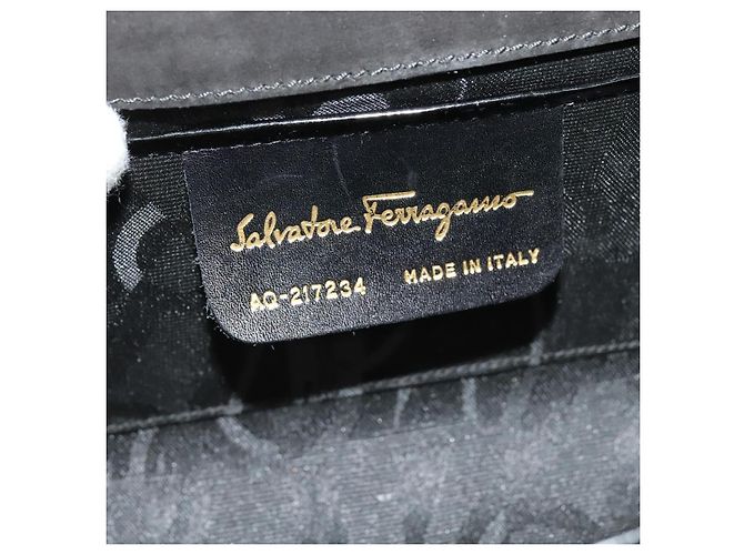 Borsa Gancini Chain Salvatore Ferragamo in pelle verniciata nera e oro Auth 126967 - vista 16