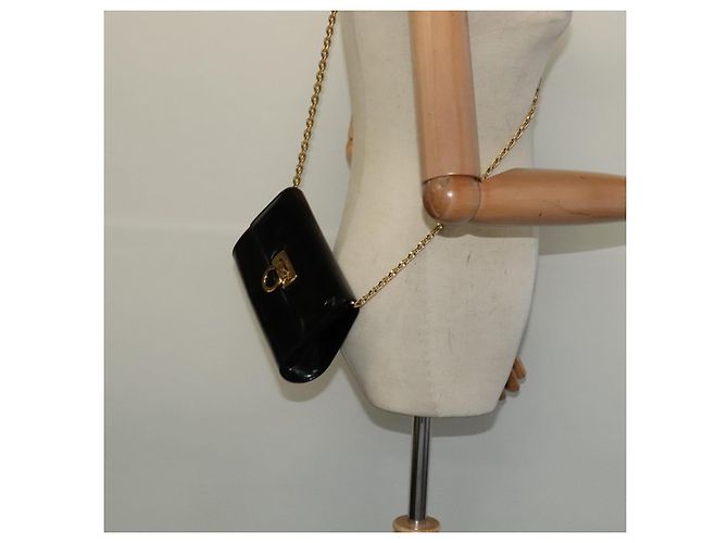 Borsa Gancini Chain Salvatore Ferragamo in pelle verniciata nera e oro Auth 126967 - vista 21
