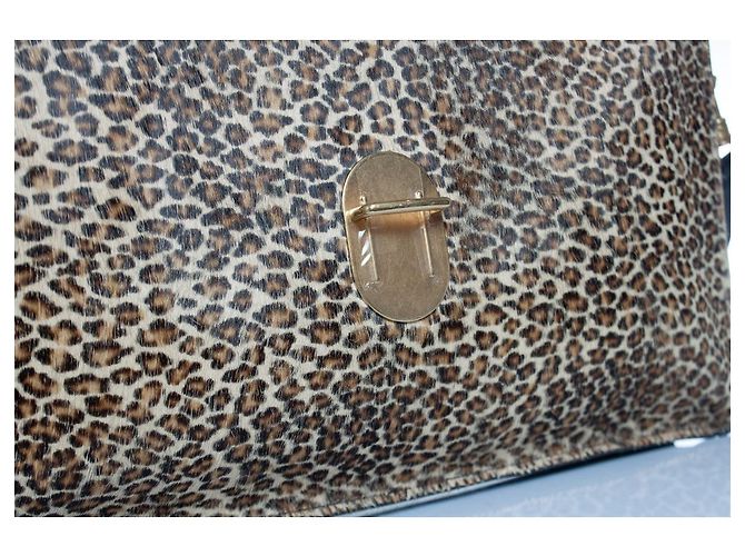 Céline Celine, valigetta in pelle con stampa leopardata in nero e marrone - vista 8