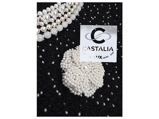 CHANEL Schwarzes Couture-Perlenkleid mit Kameliabrosche 40 FR - Ansicht 11
