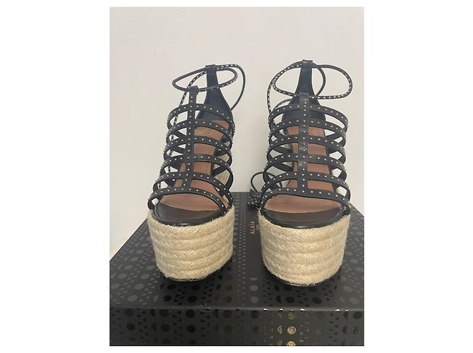 Sandali con zeppa Alaïa in pelle nera con borchie argentate Nero - vista 2