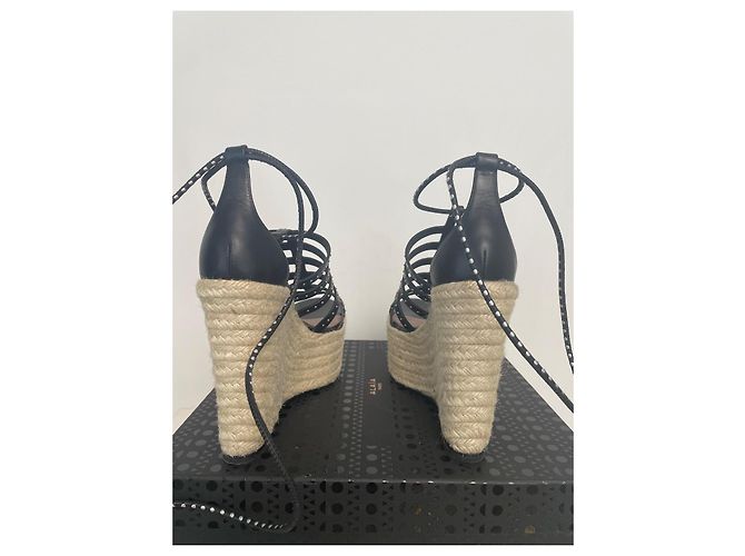 Sandali con zeppa Alaïa in pelle nera con borchie argentate Nero - vista 3