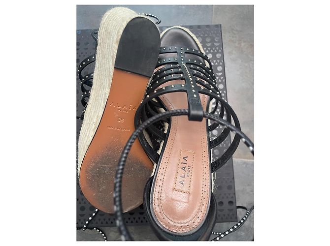 Sandali con zeppa Alaïa in pelle nera con borchie argentate Nero - vista 6