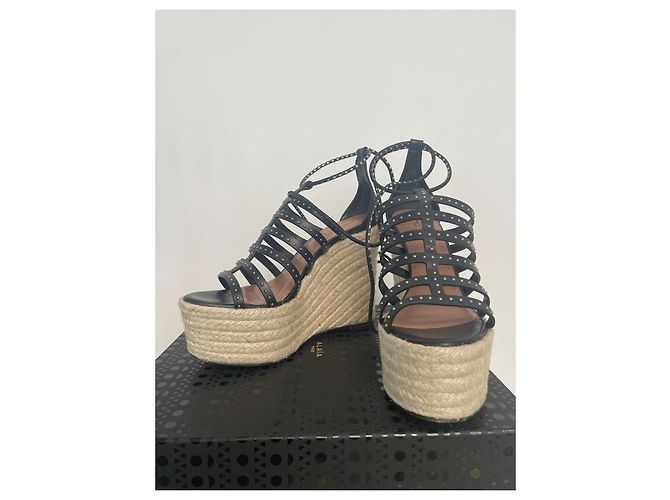 Sandali con zeppa Alaïa in pelle nera con borchie argentate Nero - vista 7