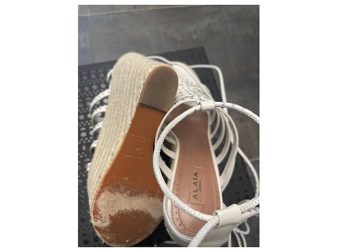 Sandali con zeppa Alaïa in pelle bianca Bianco - vista 7