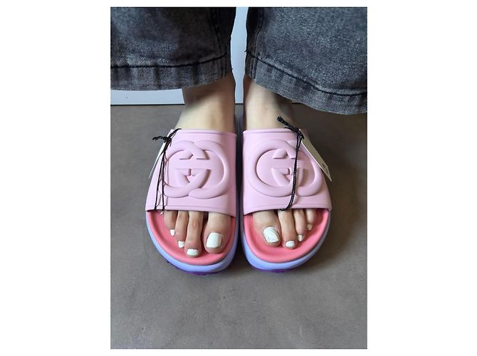 Sandali con zecca Gucci rosa blu viola gomma Porpora - vista 4