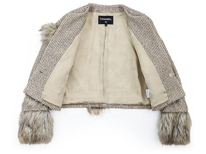 Giacca Chanel senza collo in tweed e ecopelliccia glitterata D'oro - vista 3