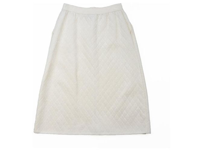 Saia Chanel Matelasse Diamond Acolchoada Branco Cru - vista 12