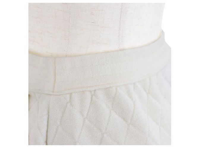 Saia Chanel Matelasse Diamond Acolchoada Branco Cru - vista 4