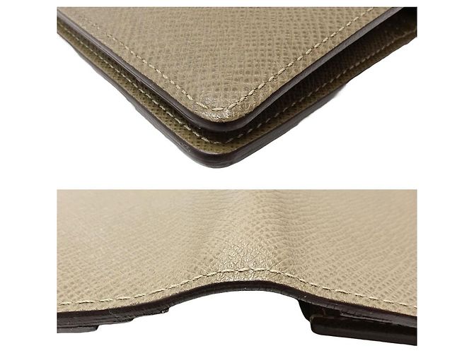 Carteira de couro Taiga Louis Vuitton M32807 Verde - vista 4