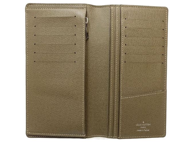Carteira de couro Taiga Louis Vuitton M32807 Verde - vista 5