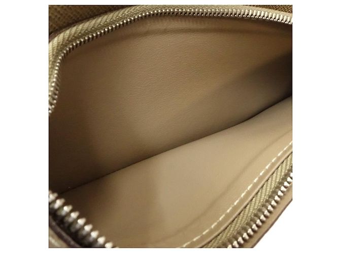Carteira de couro Taiga Louis Vuitton M32807 Verde - vista 6