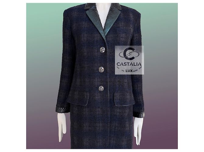 Chanel Paris / Edinburgh Relic Tartan Tweed Jacket Multiple colors - view 9