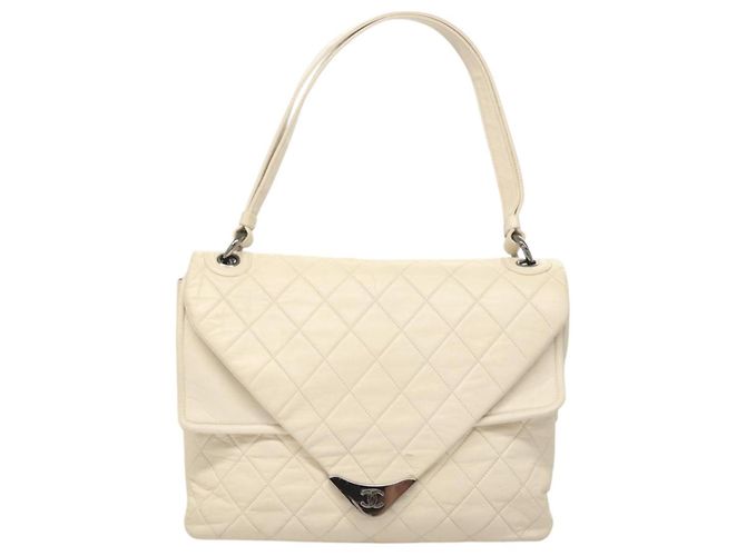 CHANEL Borsa a Spalla Matelassé in Pelle di Agnello Bianca CC Auth 126364 Bianco - vista 13