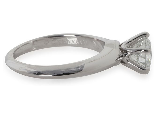 Anello di fidanzamento con diamante rotondo brillante da 0,88 ct Tiffany & Co. - vista 2