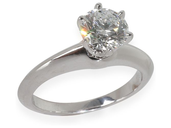 Anello di fidanzamento con diamante rotondo brillante da 0,88 ct Tiffany & Co. - vista 3