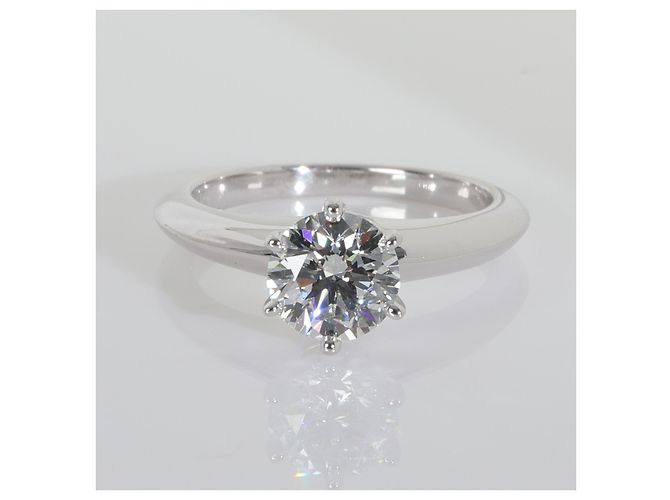 Anello di fidanzamento con diamante rotondo brillante da 0,88 ct Tiffany & Co. - vista 6