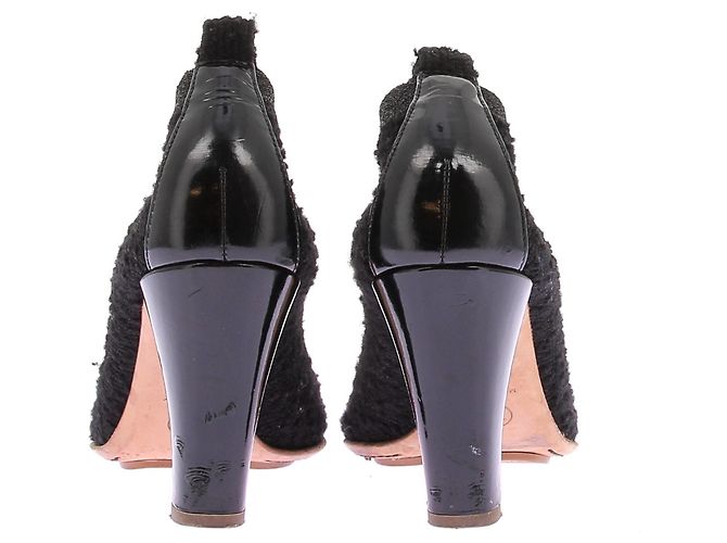 Décolleté Chanel in tweed nero con paillettes e punta in vernice - vista 5