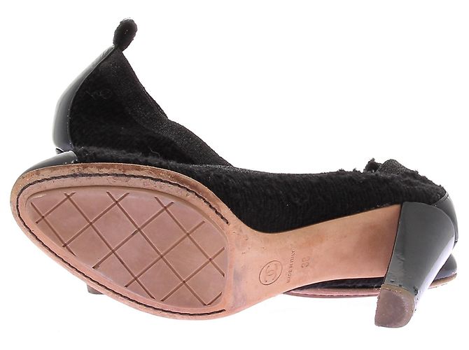 Décolleté Chanel in tweed nero con paillettes e punta in vernice - vista 7