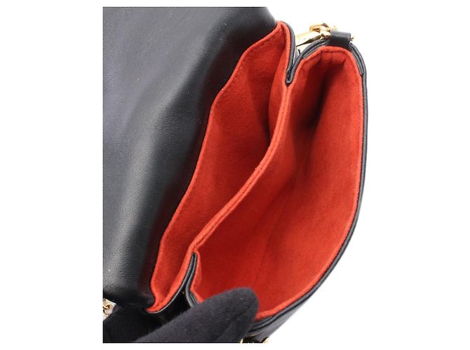 Coussin Louis Vuitton Schwarze Monogramm Prägung Puffy Lammleder Gürteltasche - Ansicht 3