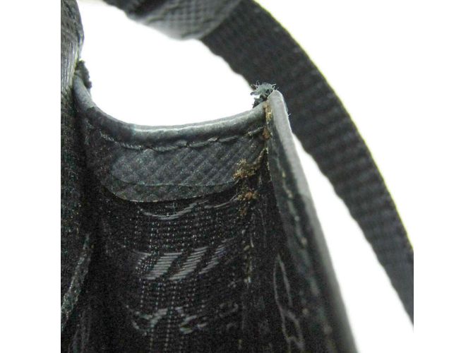 Pochette a spalla camouflage Saffiano di Prada Nero Cachi - vista 11
