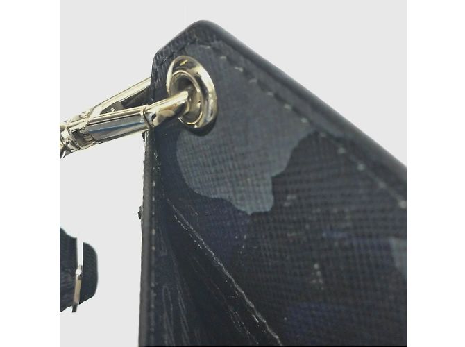 Pochette a spalla camouflage Saffiano di Prada Nero Cachi - vista 14