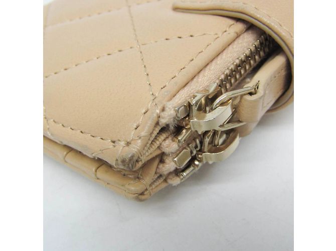 Billetera compacta Chanel Matelassé para tarjetas y monedas Beige - vista 11