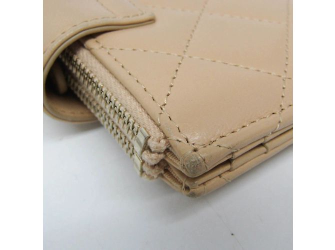 Billetera compacta Chanel Matelassé para tarjetas y monedas Beige - vista 12