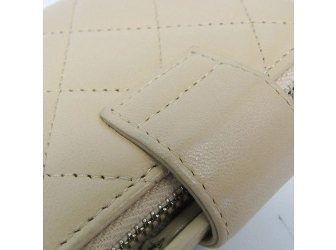 Billetera compacta Chanel Matelassé para tarjetas y monedas Beige - vista 13
